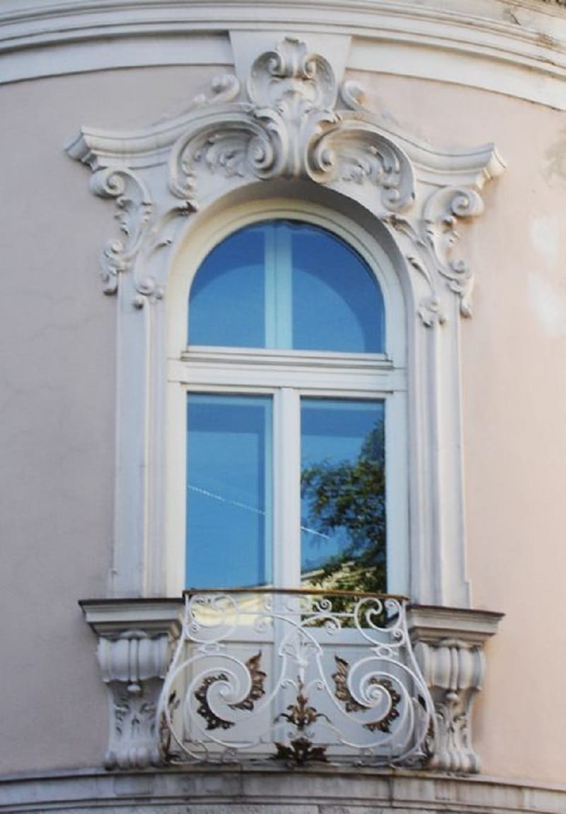 Arched window trim