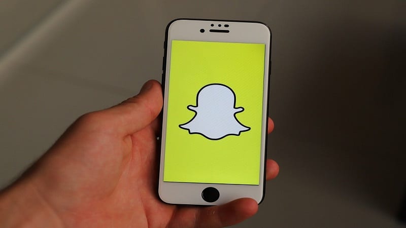 Snapchat Now Letting You Share YouTube Videos Directly